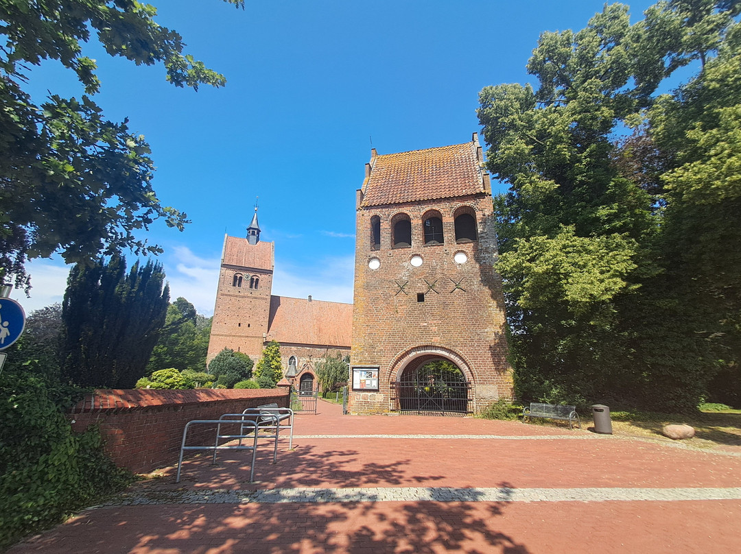Kirche St.-Johannes-Bad Zwischenahn必去景点