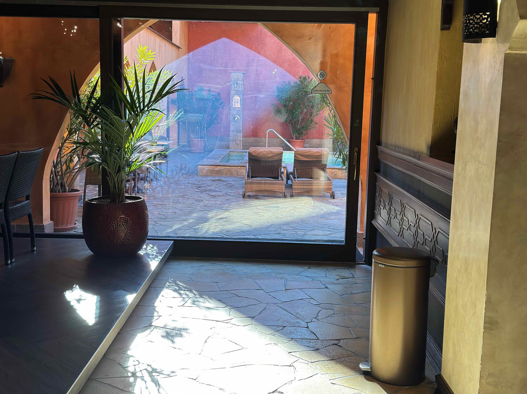 Meses Shiraz Hotel主图