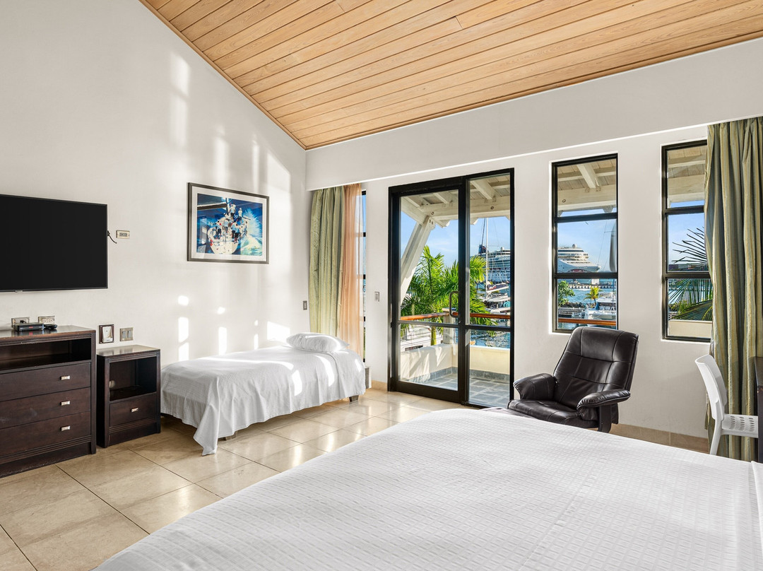 The Moorings Yacht Club Hotel主图