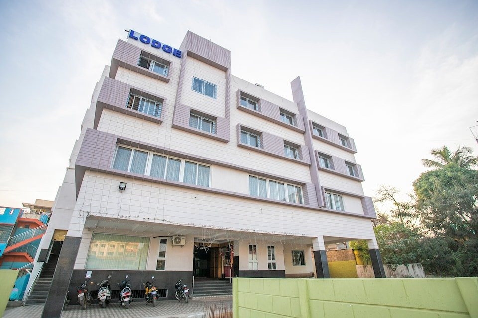 OYO 9248 Hotel Shrinidhi