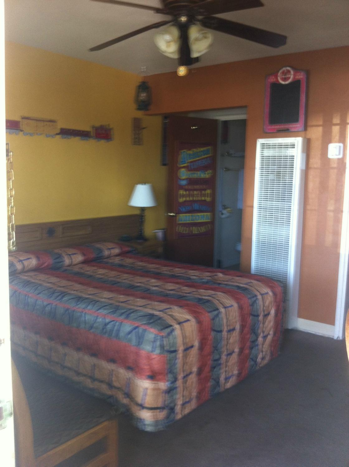 Cypress Tree Motel-客卧