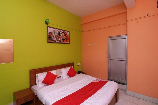 OYO 29357 Godavari Guest House