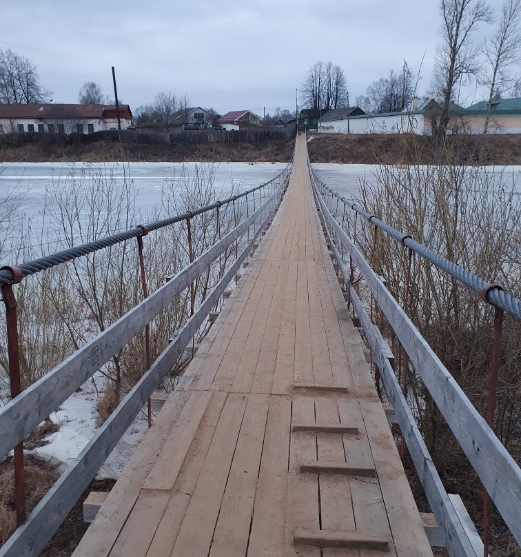 Suspension Bridge over the Msta River景点图片