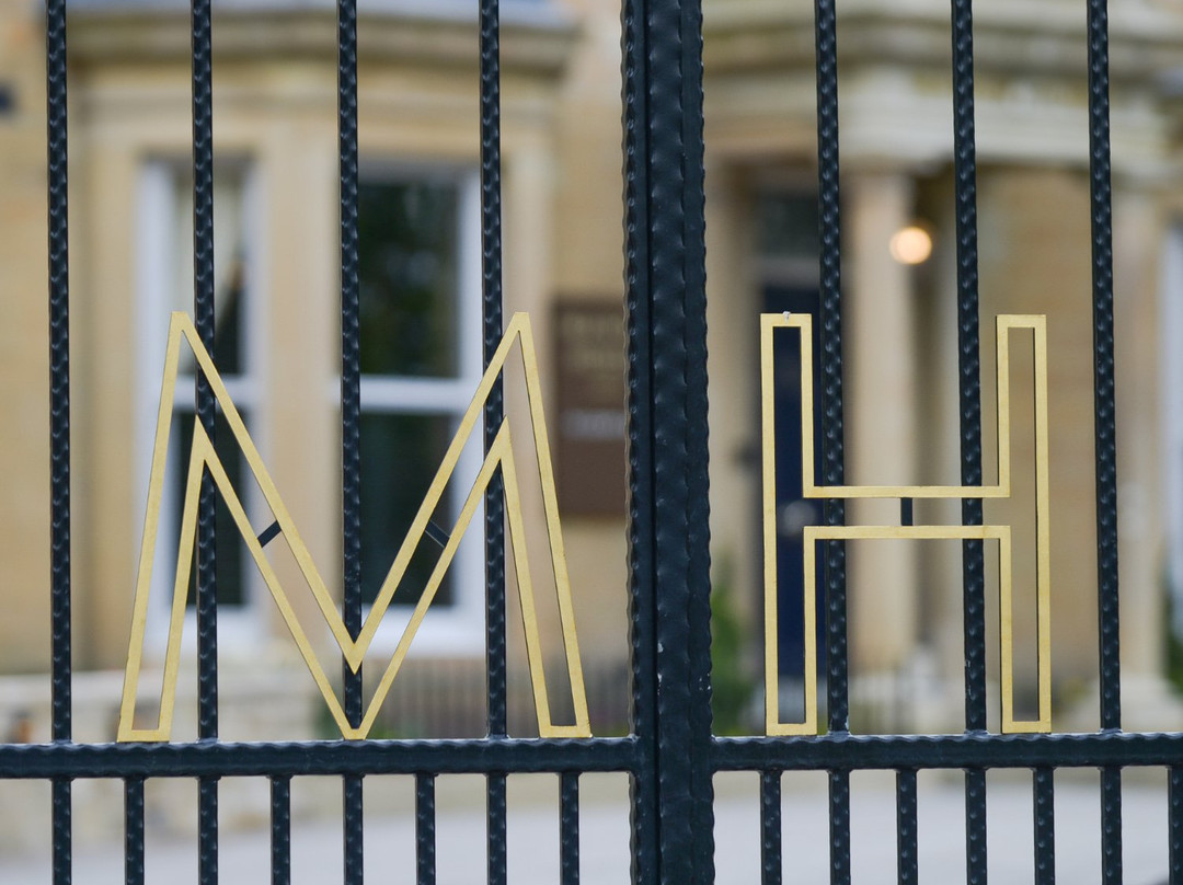 Manor House Lindley主图