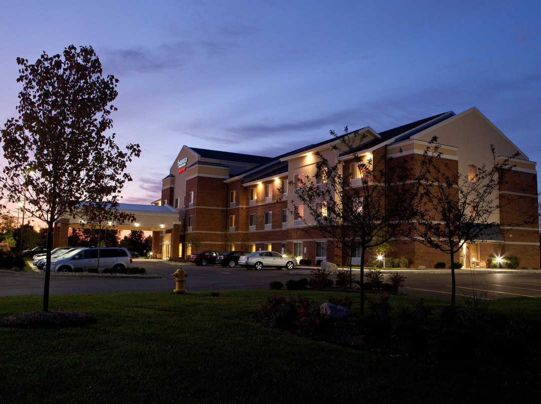 弗林特芬顿费尔菲尔德客栈及套房酒店主图