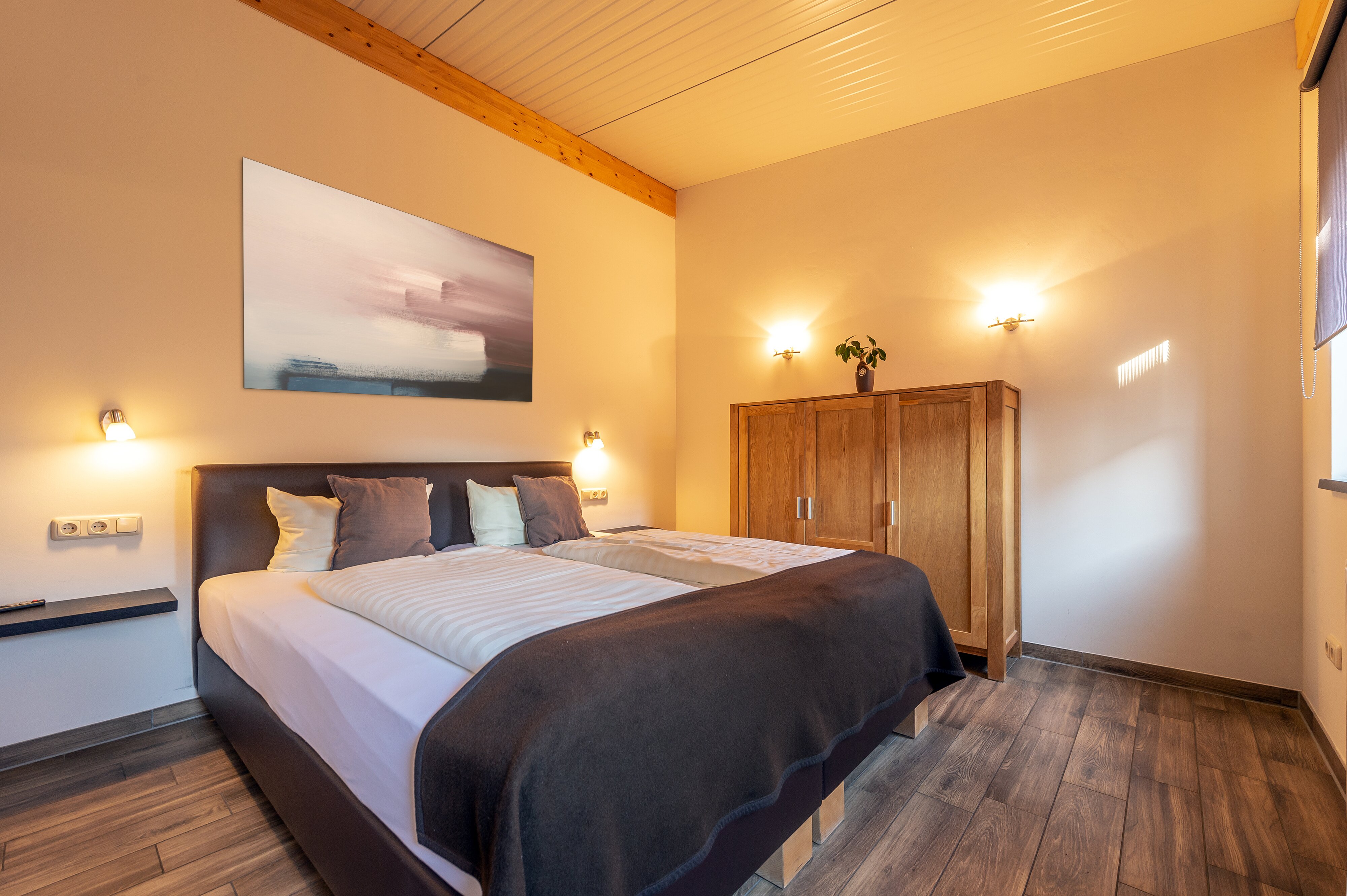 Kaisers Weinland Hotel-官方
