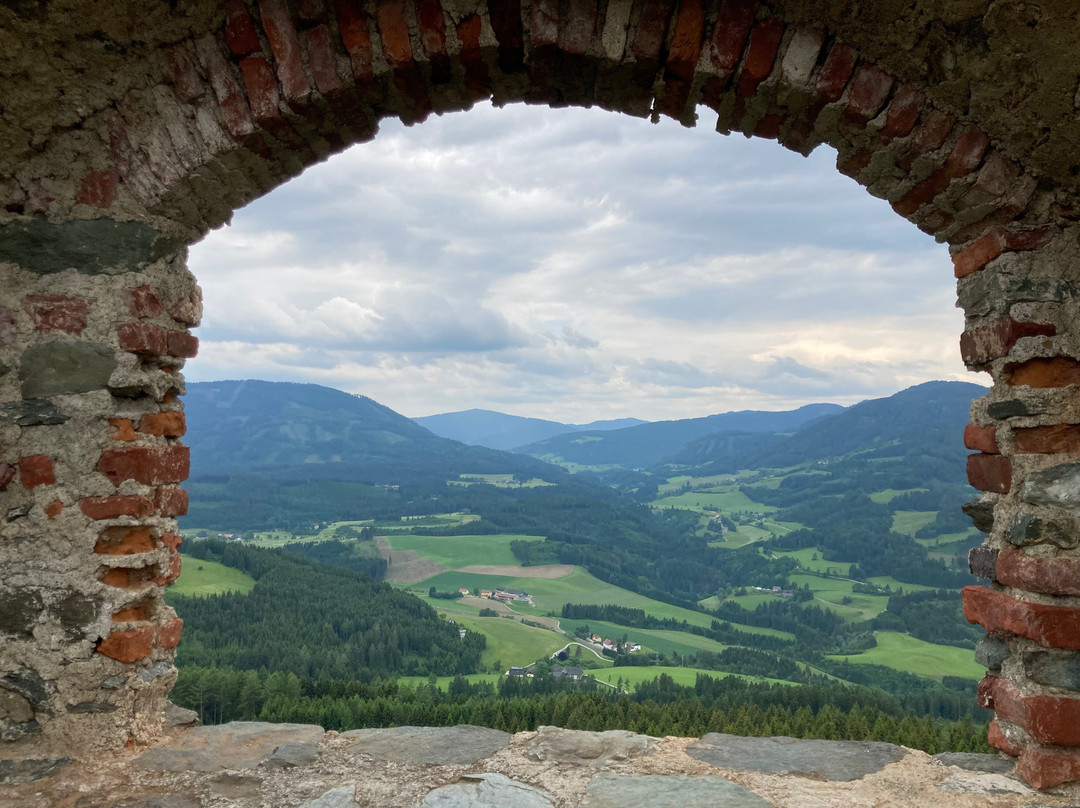 Burgruine Steinschloss景点图片