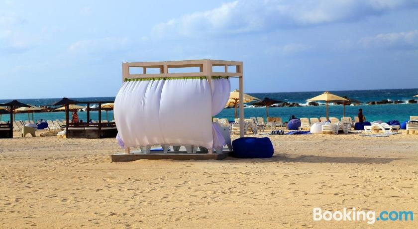 Marseilia Beach 4