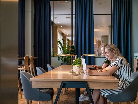 波兹南喜来登酒店主图