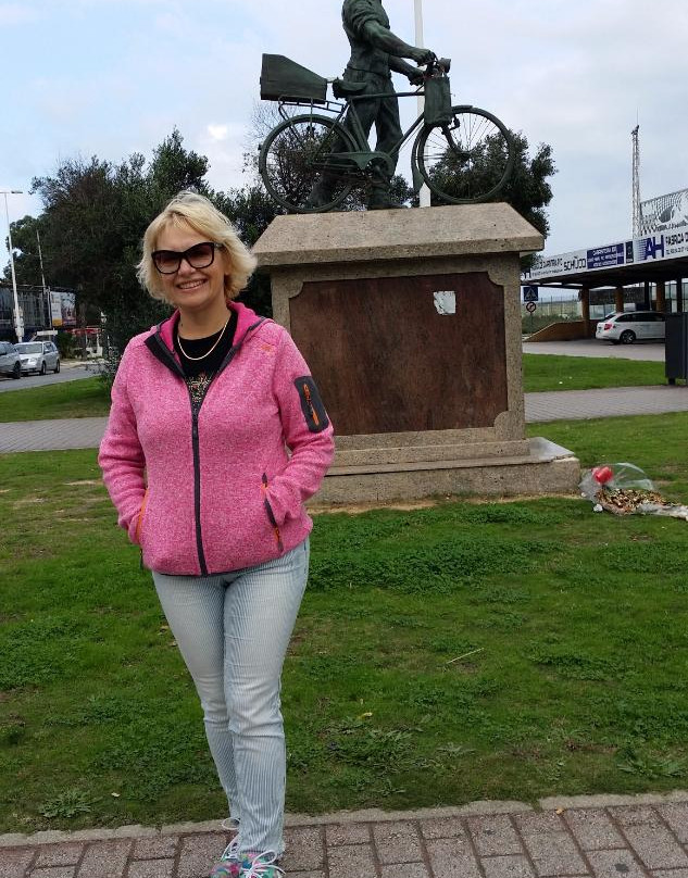 拉利内阿旅游景点-Monument to the Spanish Workers in Gibraltar