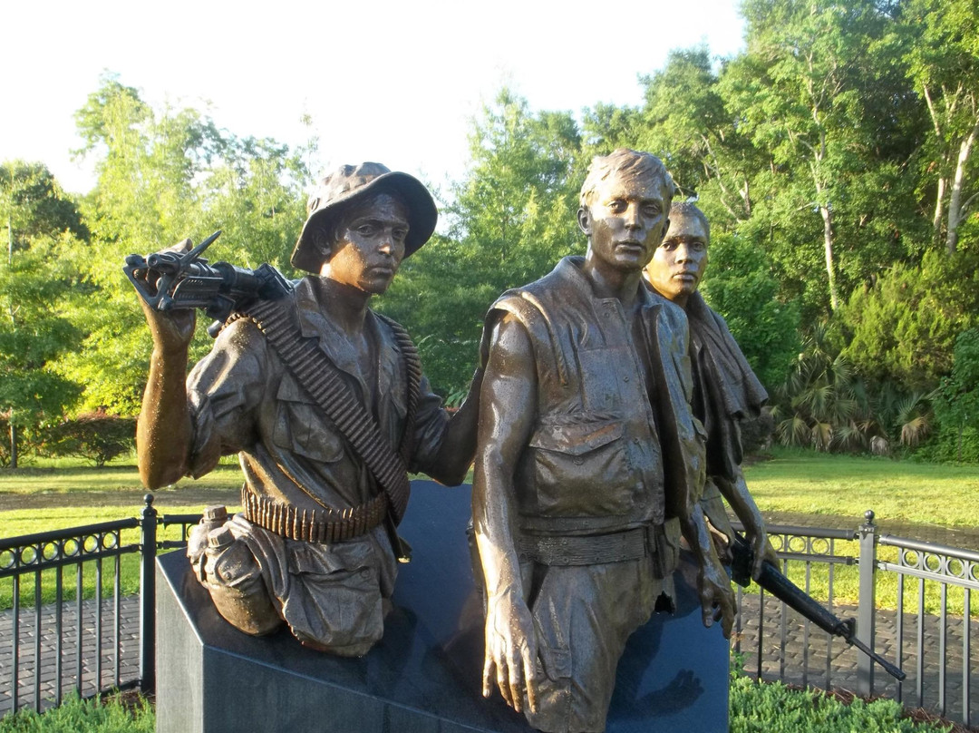 Three Servicemen Statue景点图片