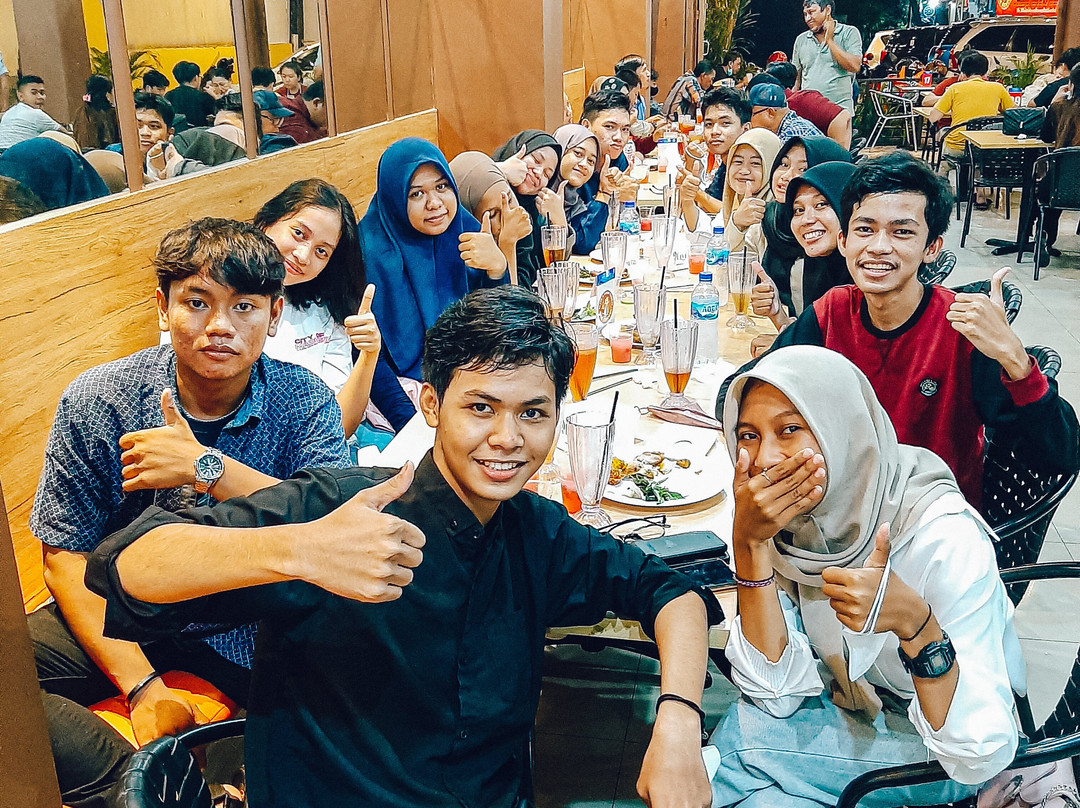 Bebek & Ayam Kremes Pak Gembul