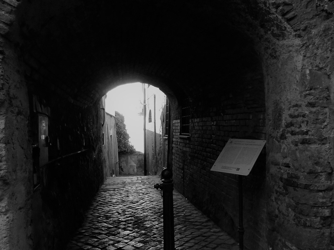 Vicolo della Grondarella con vista lago-Anguillara Sabazia必去景点