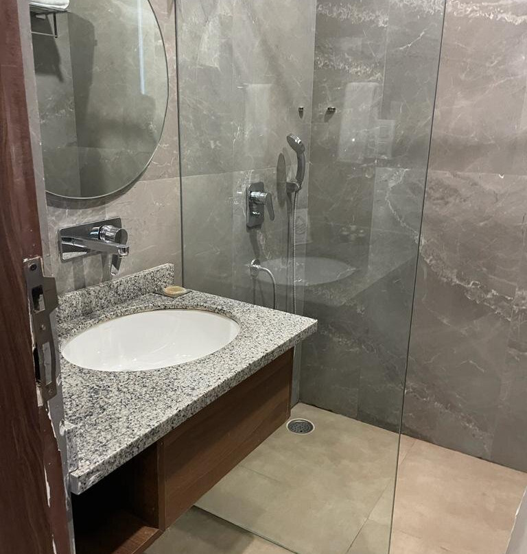 Holywater Hotel By Ganga Kinare主图