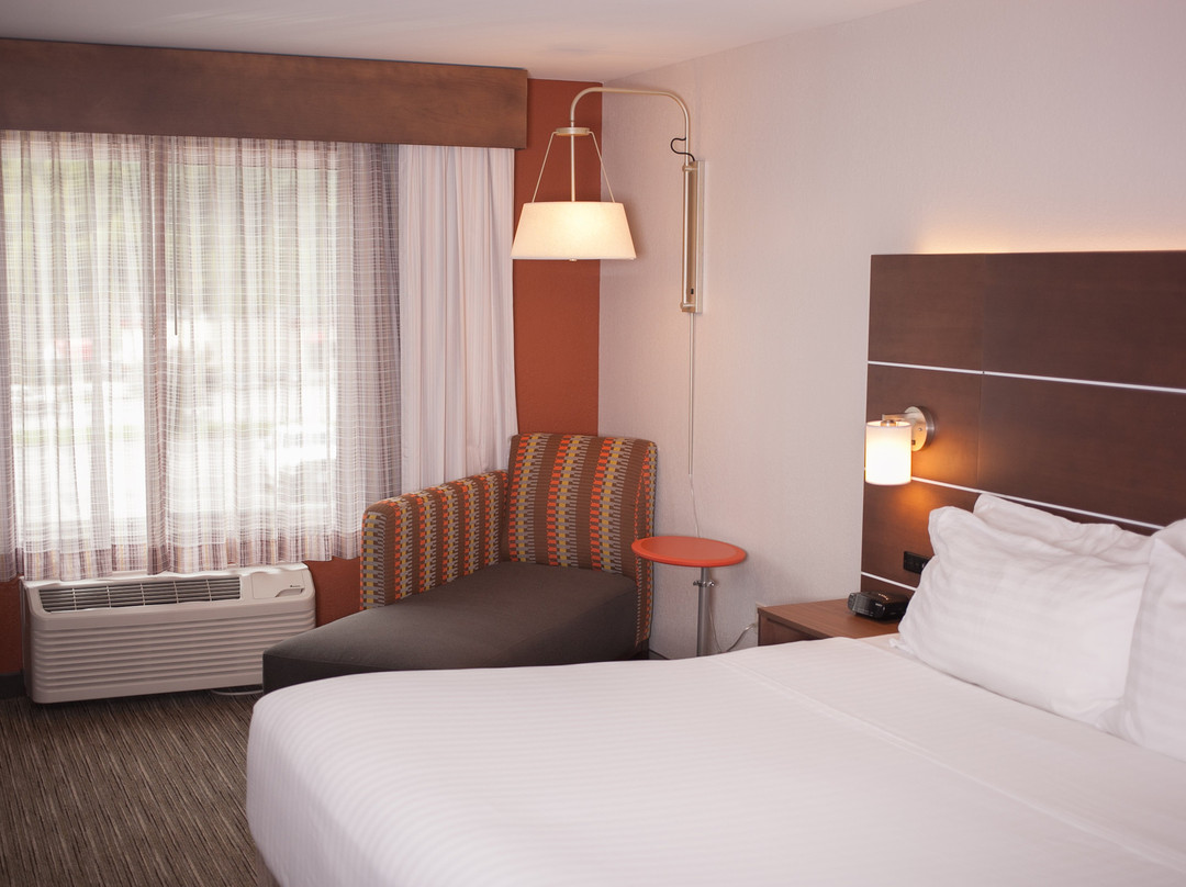 Holiday Inn Express & Suites Logan by IHG主图
