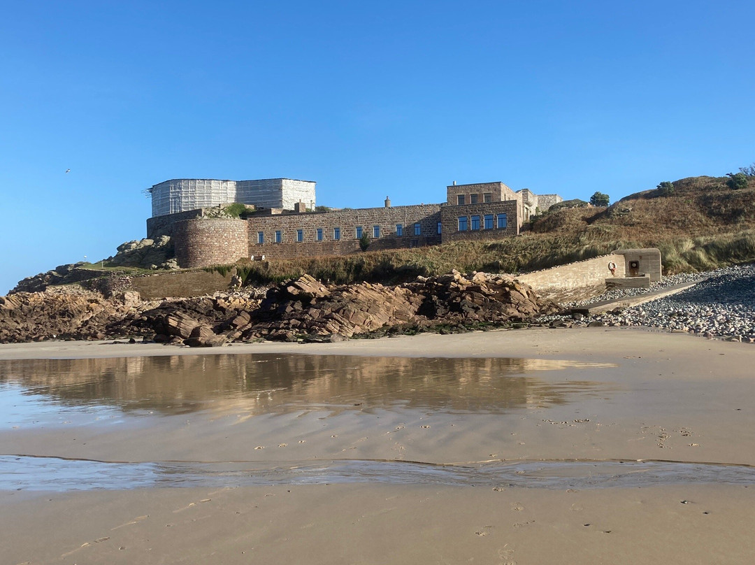 Alderney Coastal Path-Alderney必去景点