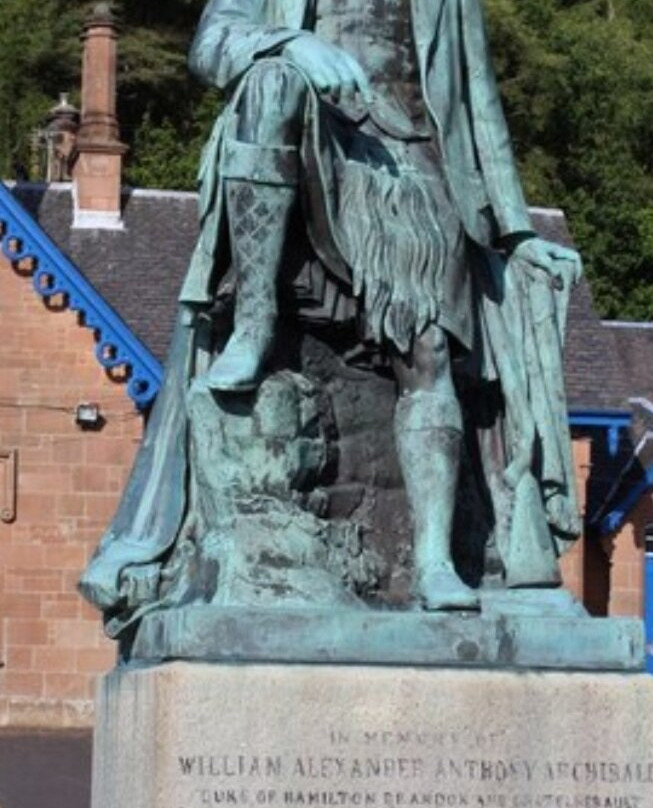 Duke Of Hamilton Statue景点图片