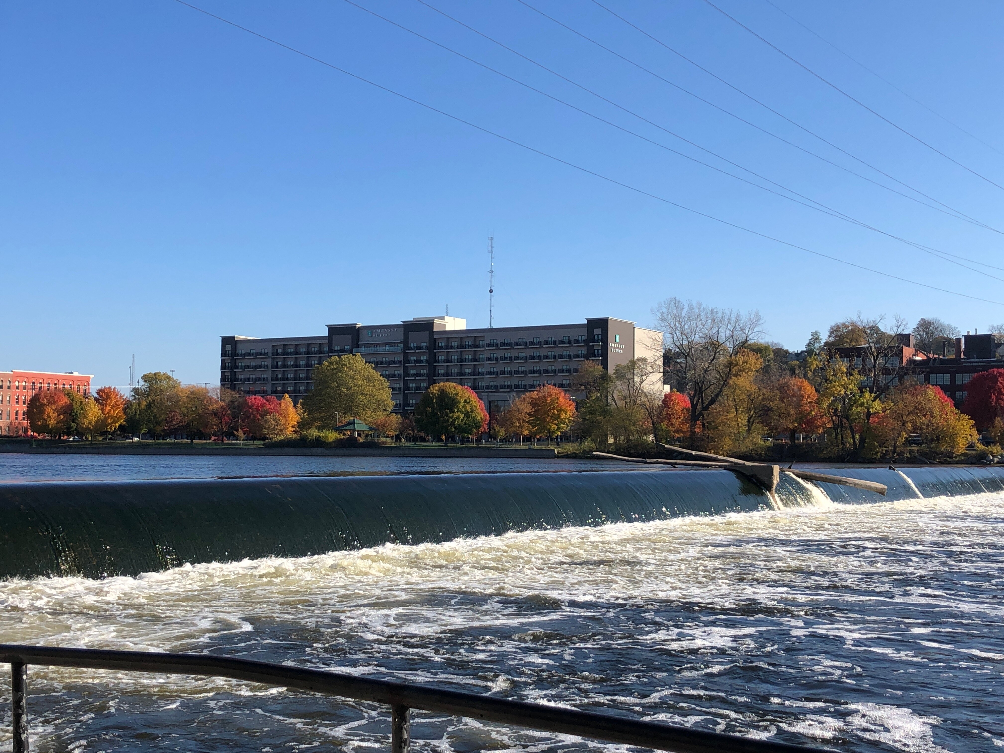 Embassy Suites by Hilton Grand Rapids Downtown-浴室