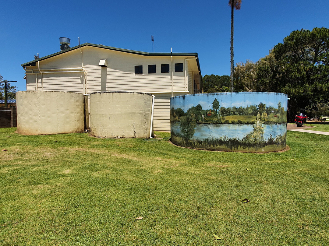 Mapleton Lily Ponds Water Tank Art景点图片