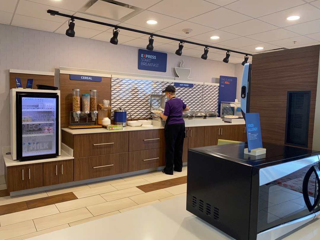 Holiday Inn Express & Suites Parkersburg East By IHG主图