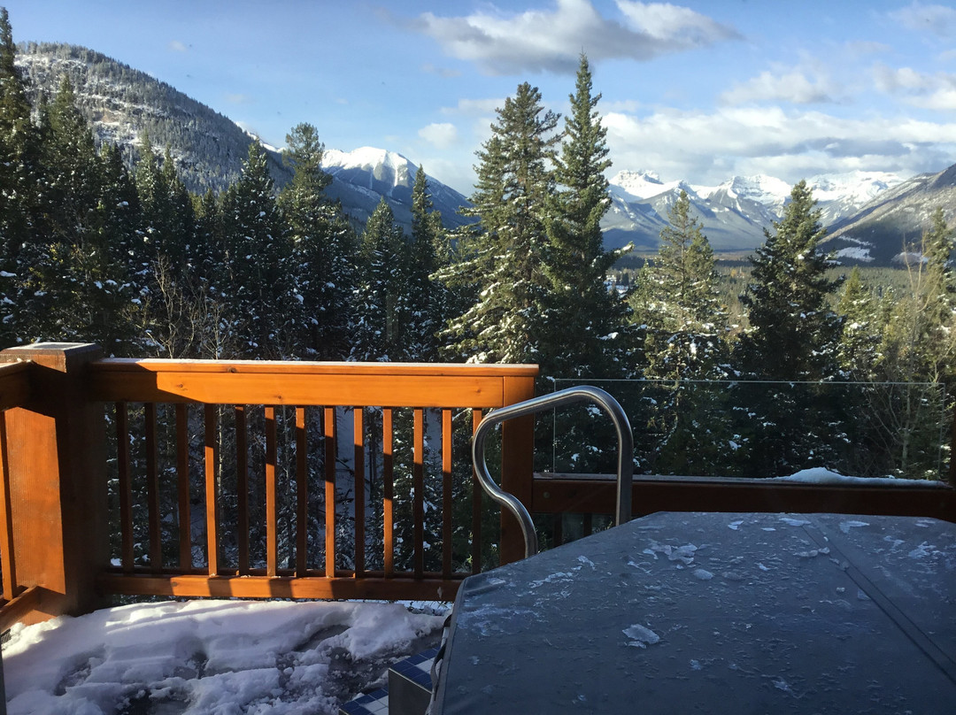 暗岭度假酒店主图