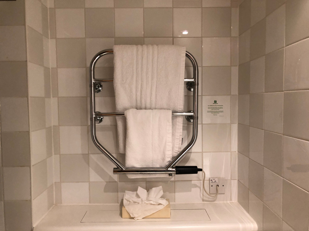 假日吉尔福德酒店主图