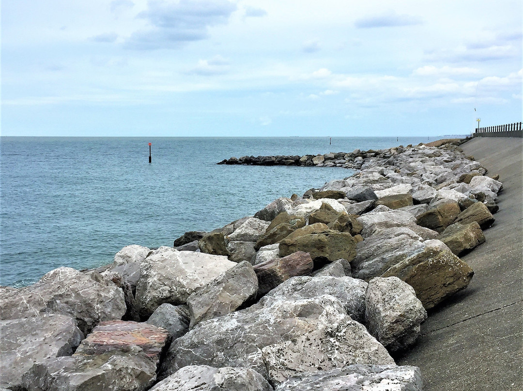 Reculver Beach景点图片