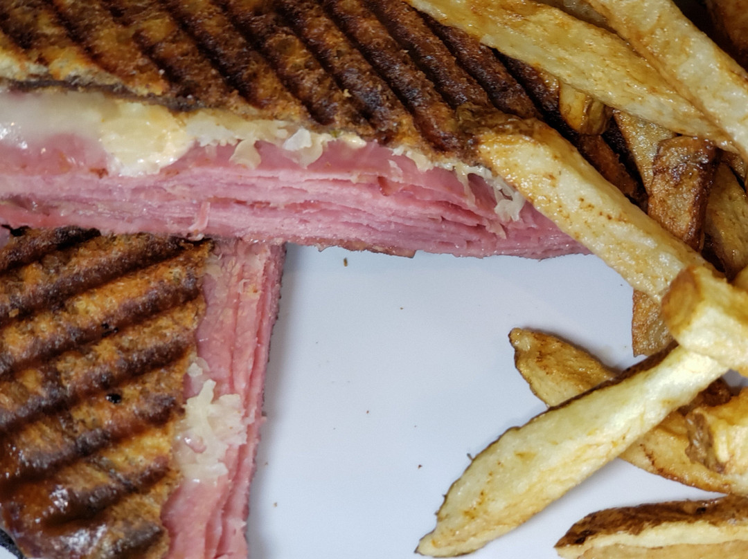 County Line Bar & Grill-Hartville必去景点