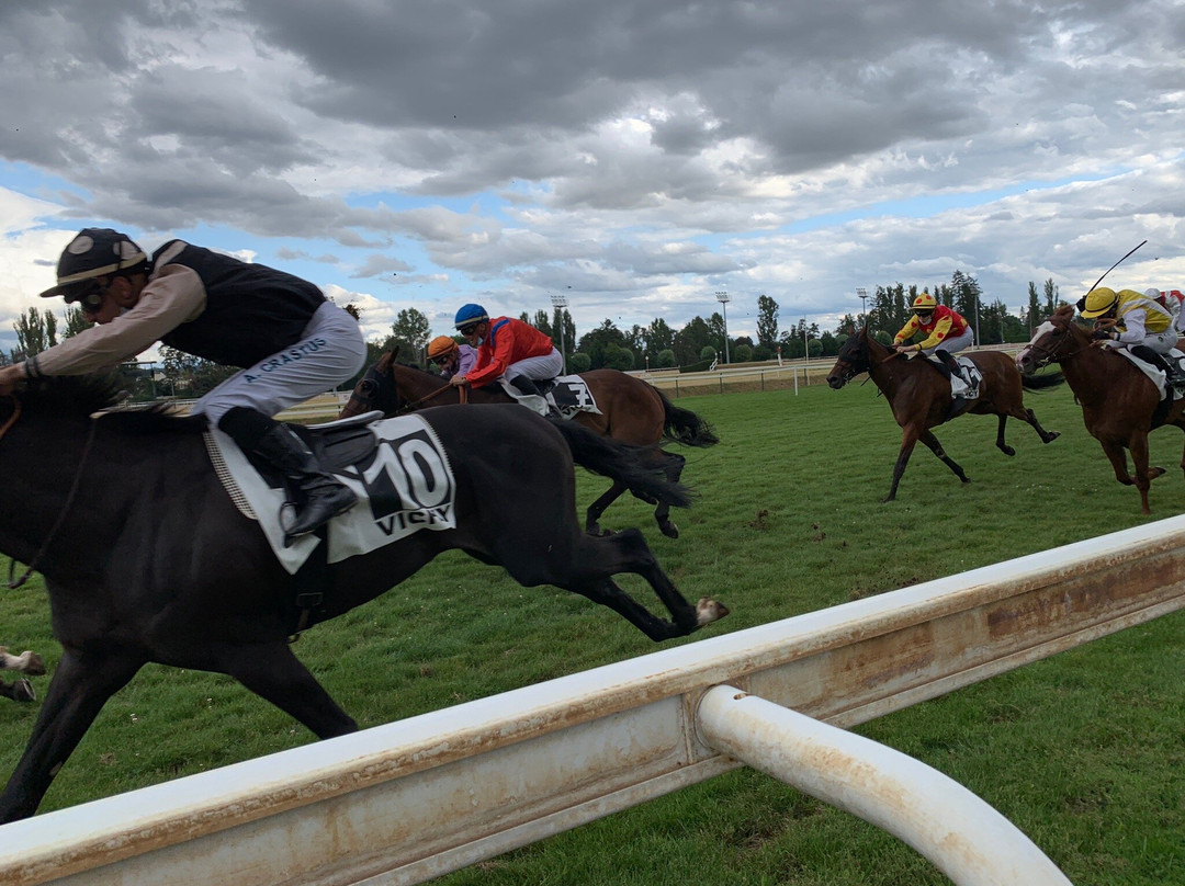 Stade Equestre du Sichon-维希必去景点