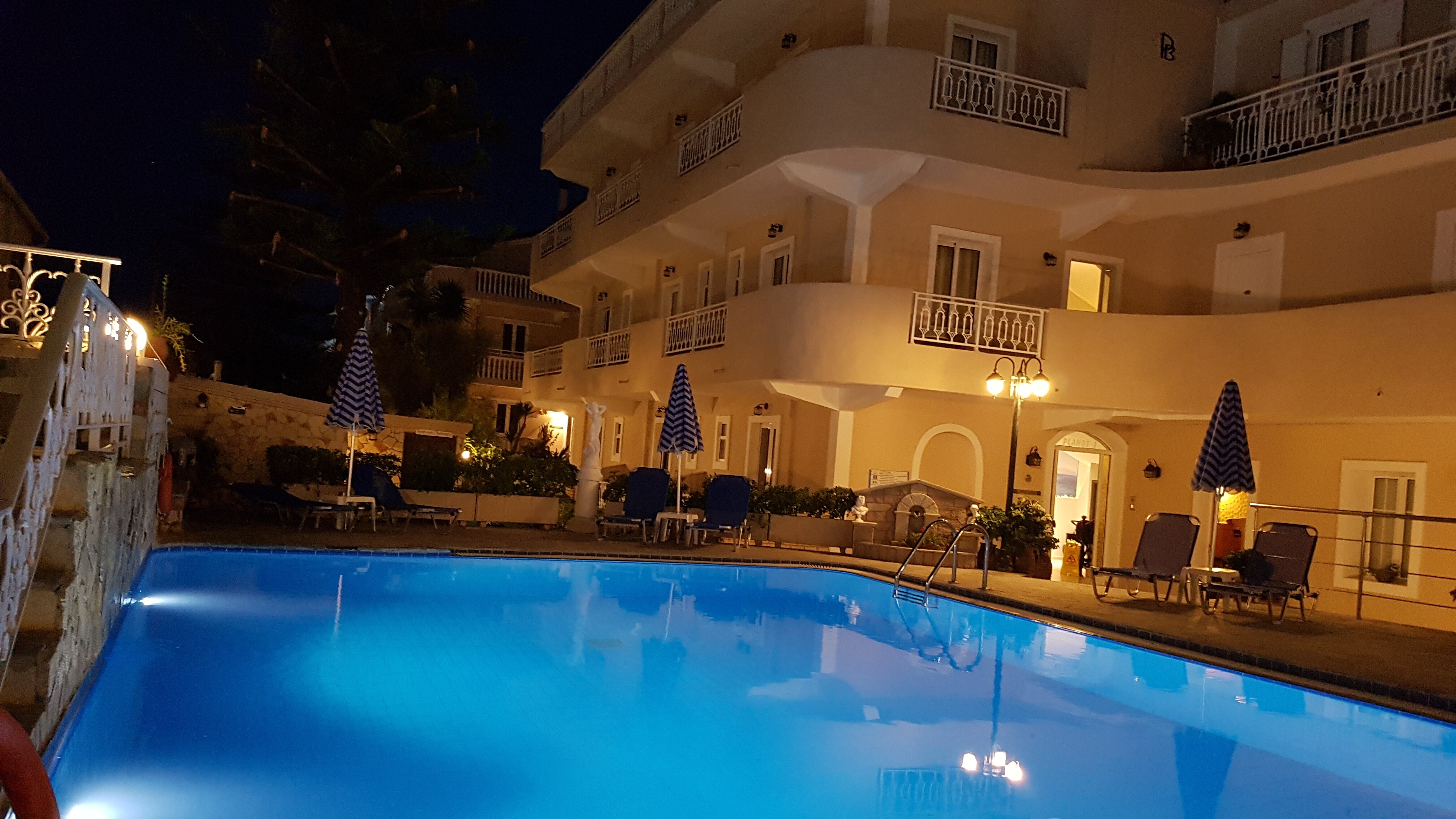 Planos Beach Hotel-泳池