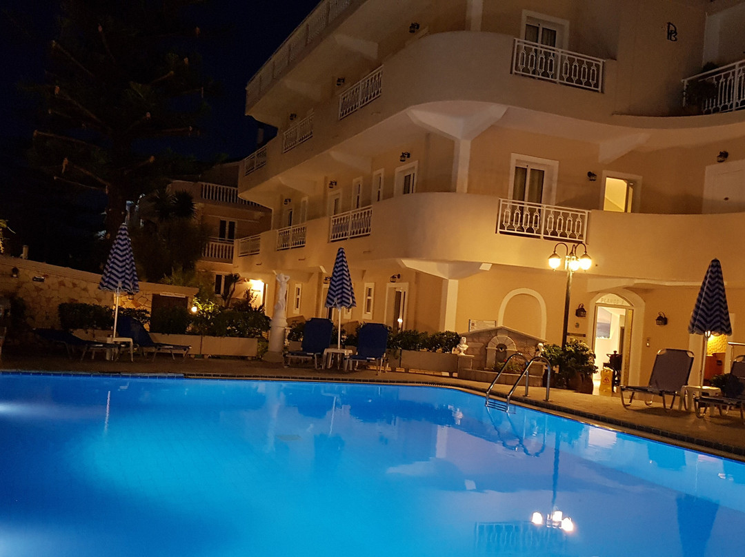 Planos Beach Hotel主图