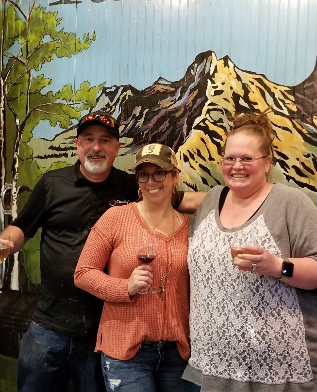 Yellowstone Cellars & Winery-比灵斯必去景点