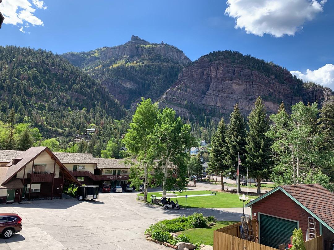 Twin Peaks Lodge & Hot Springs主图