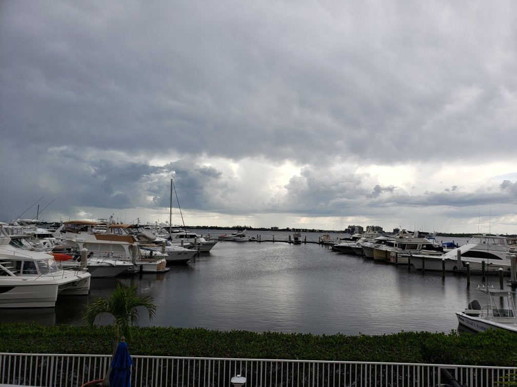 Legacy Harbour Hotel & Suites主图