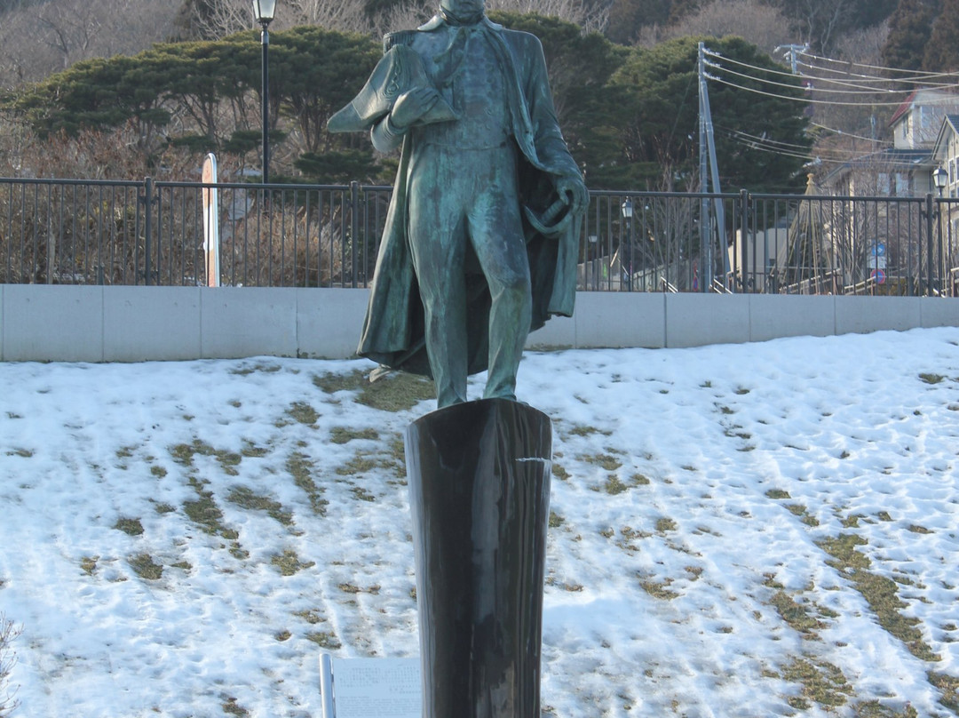 Memorial Statue of the Visit of Commodore Matthew C. Perry-函馆市必去景点