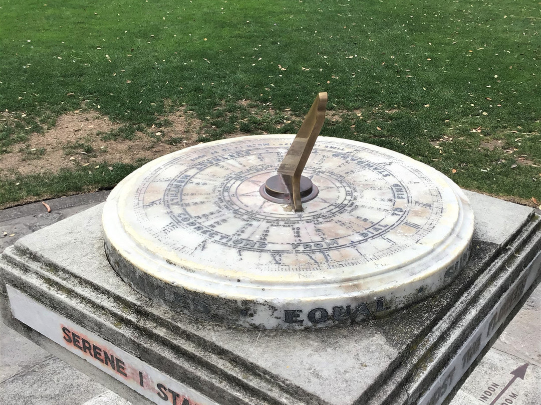 A Wave in Time Statue-纳皮尔必去景点