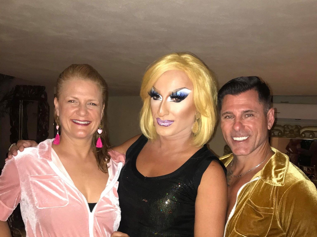 Blue Chairs Beach Club Restaurant & Bar-瓦拉塔港必去景点