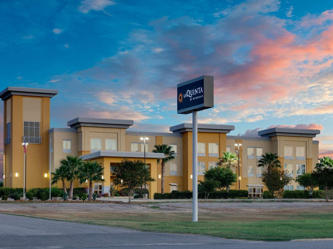 乔丹顿普莱森顿拉昆塔温德姆套房酒店主图