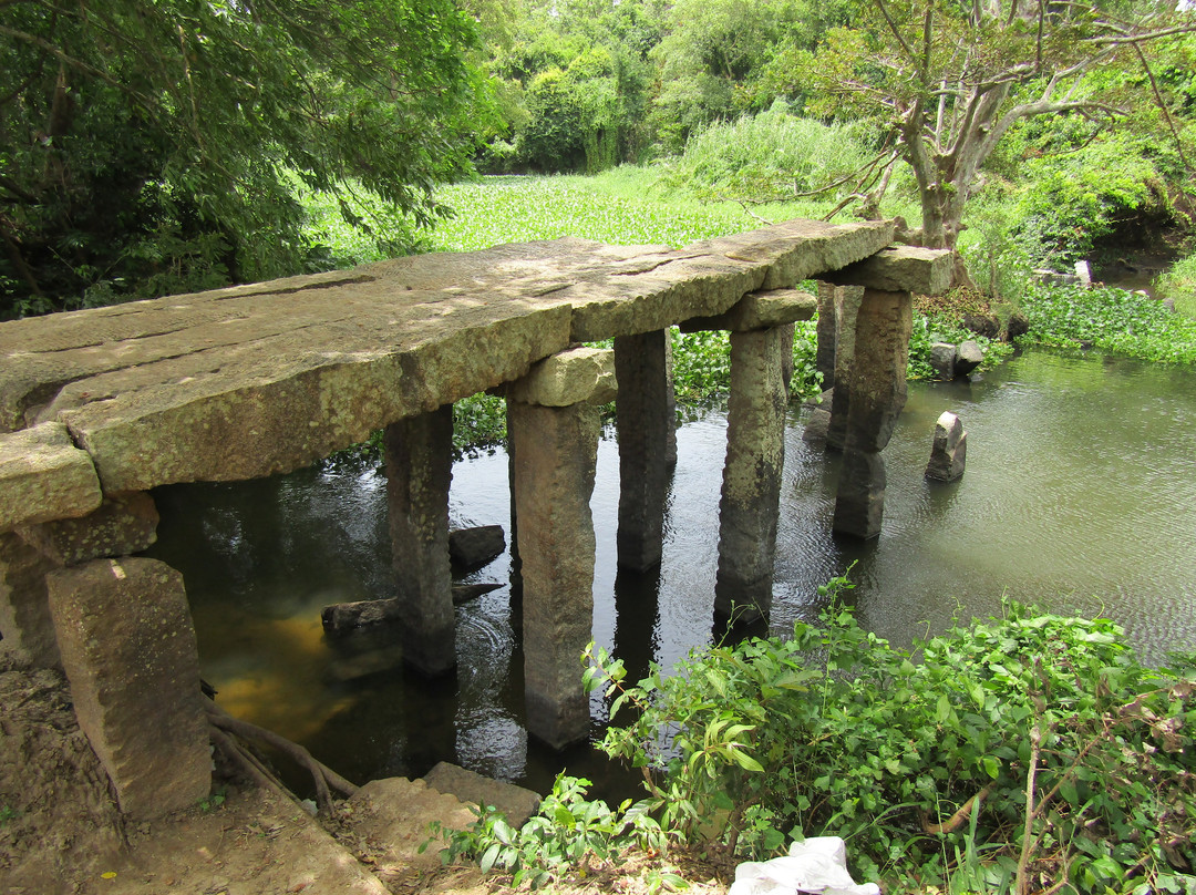 Gal Palama Stone Bridge景点图片