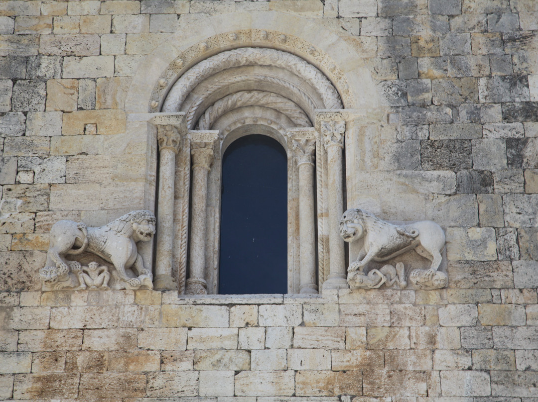 Monestir de Sant Pere de Besalú景点图片
