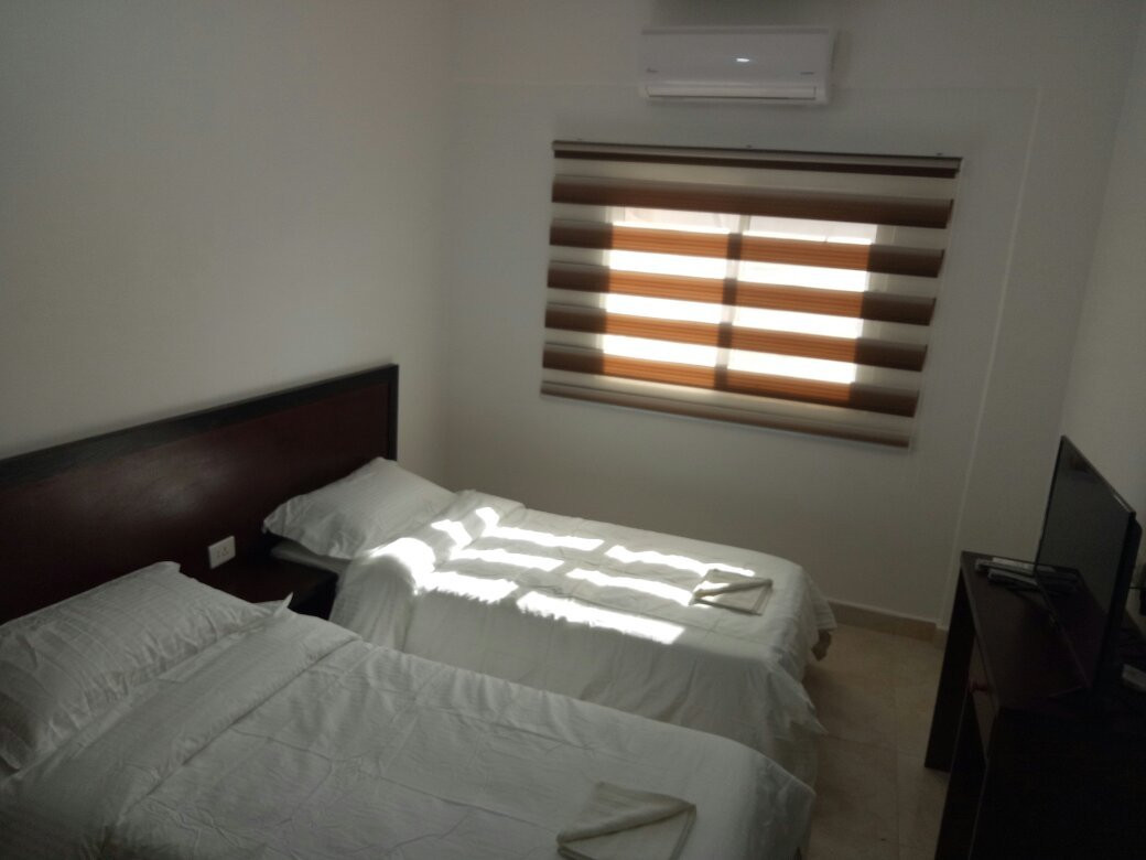 Happy Night House主图