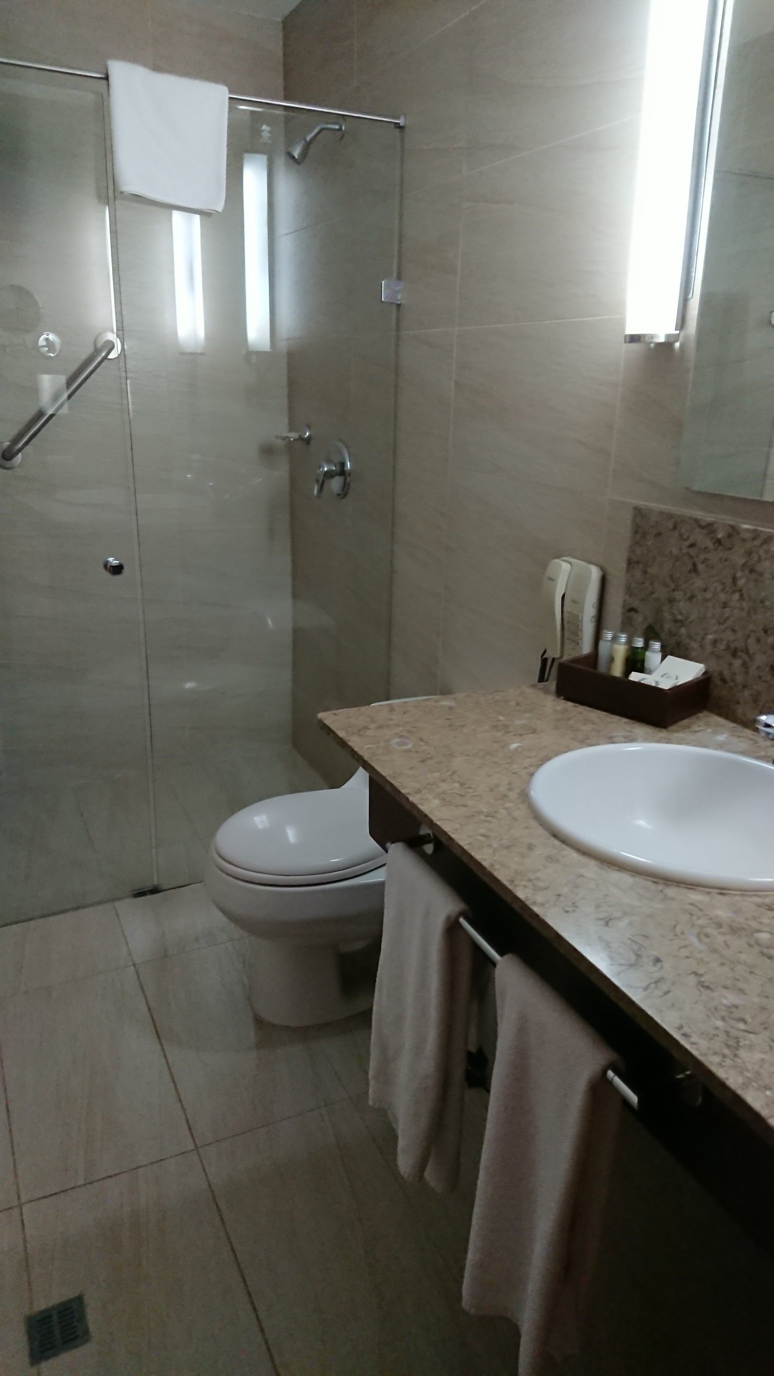 波夫拉多赫尔格达酒店-浴室