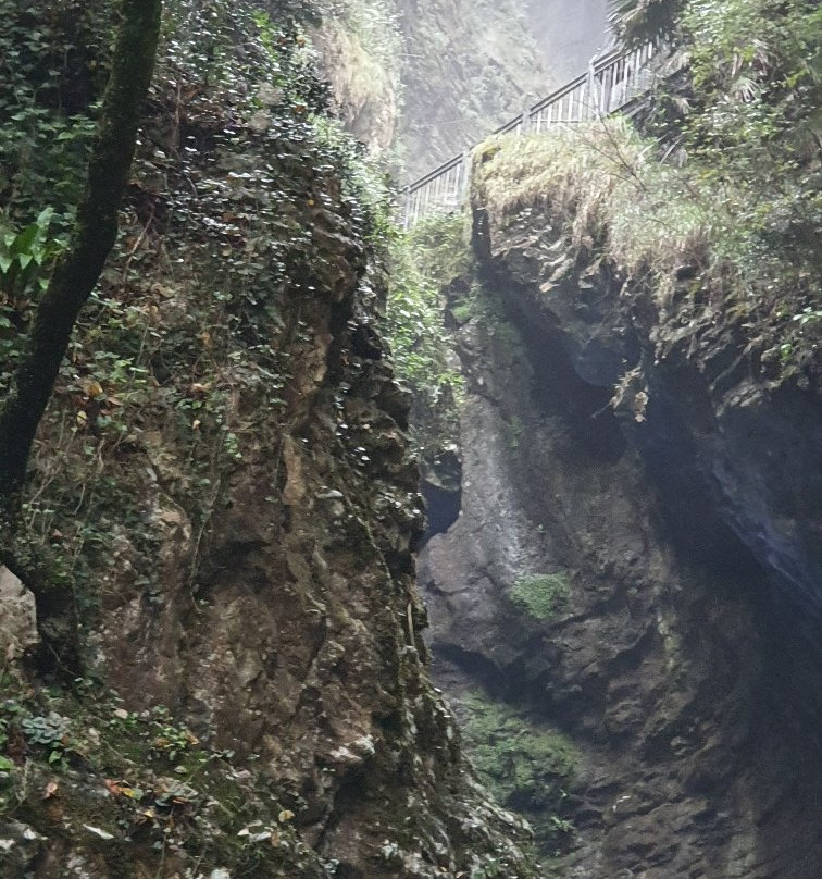 Parco Grotta Cascata Varone景点图片