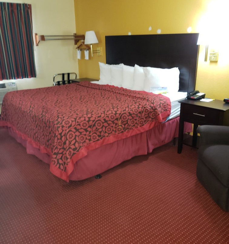 Days Inn and Suites by Wyndham Des Moines Airport主图