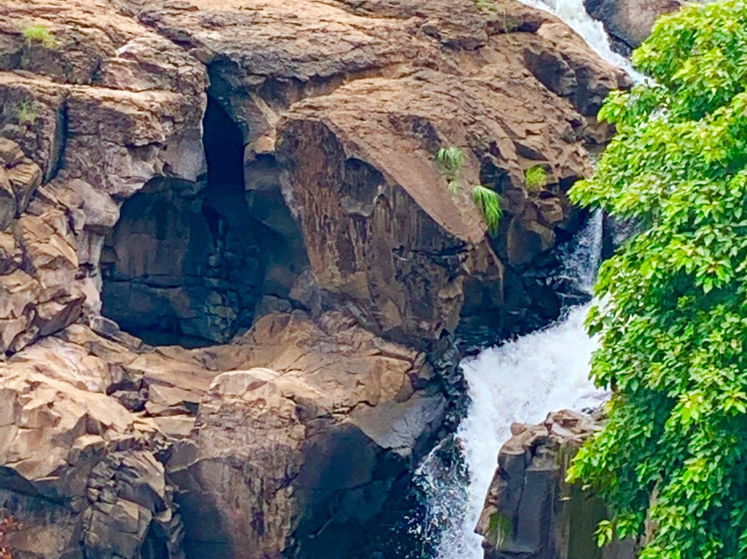 Randha Falls景点图片