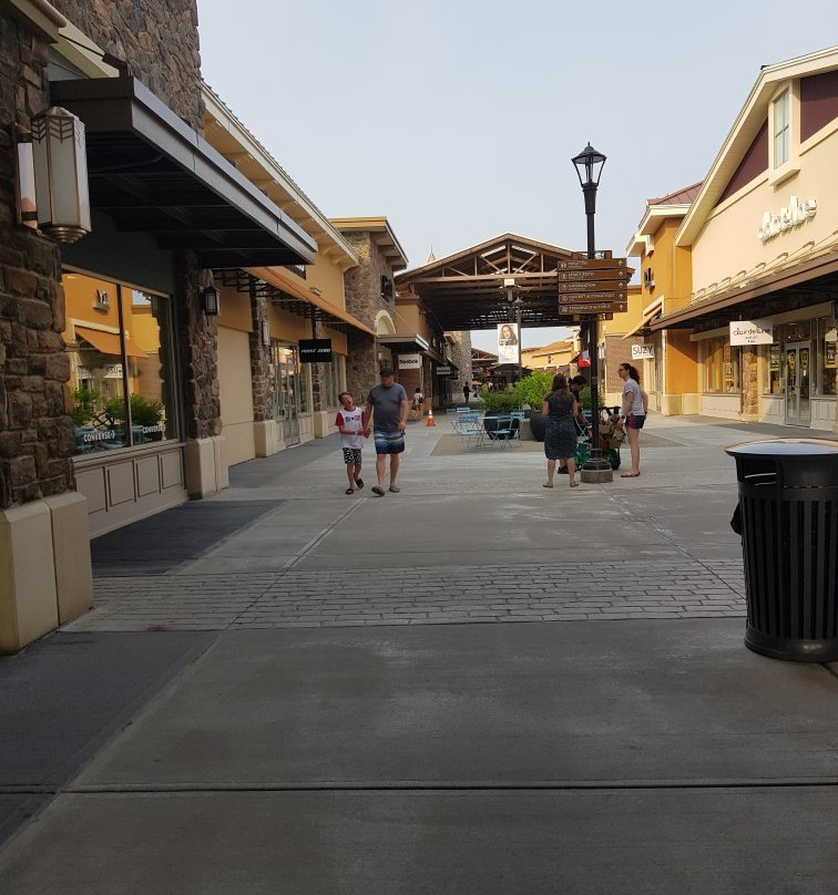 Premium Outlets Montreal景点图片