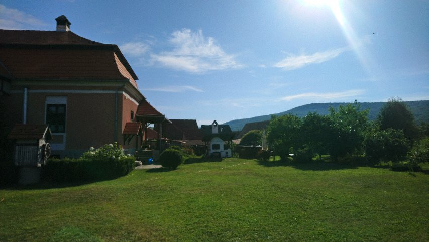 Kuria Vendeghaz主图