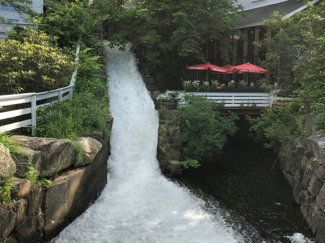 Mill Falls Marketplace-梅勒迪斯必去景点