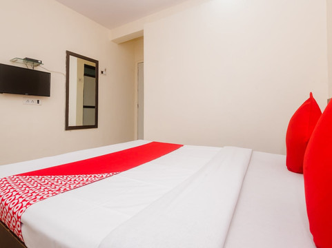 OYO 23285 The Diplomat Lodging主图