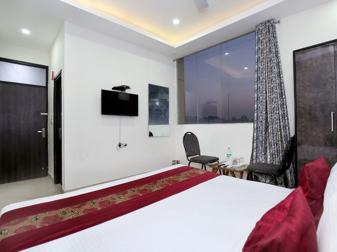 OYO 7100 Hotel Crossroads主图